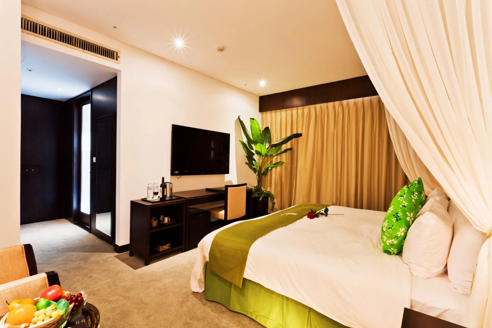 The Loft Seaside Suites