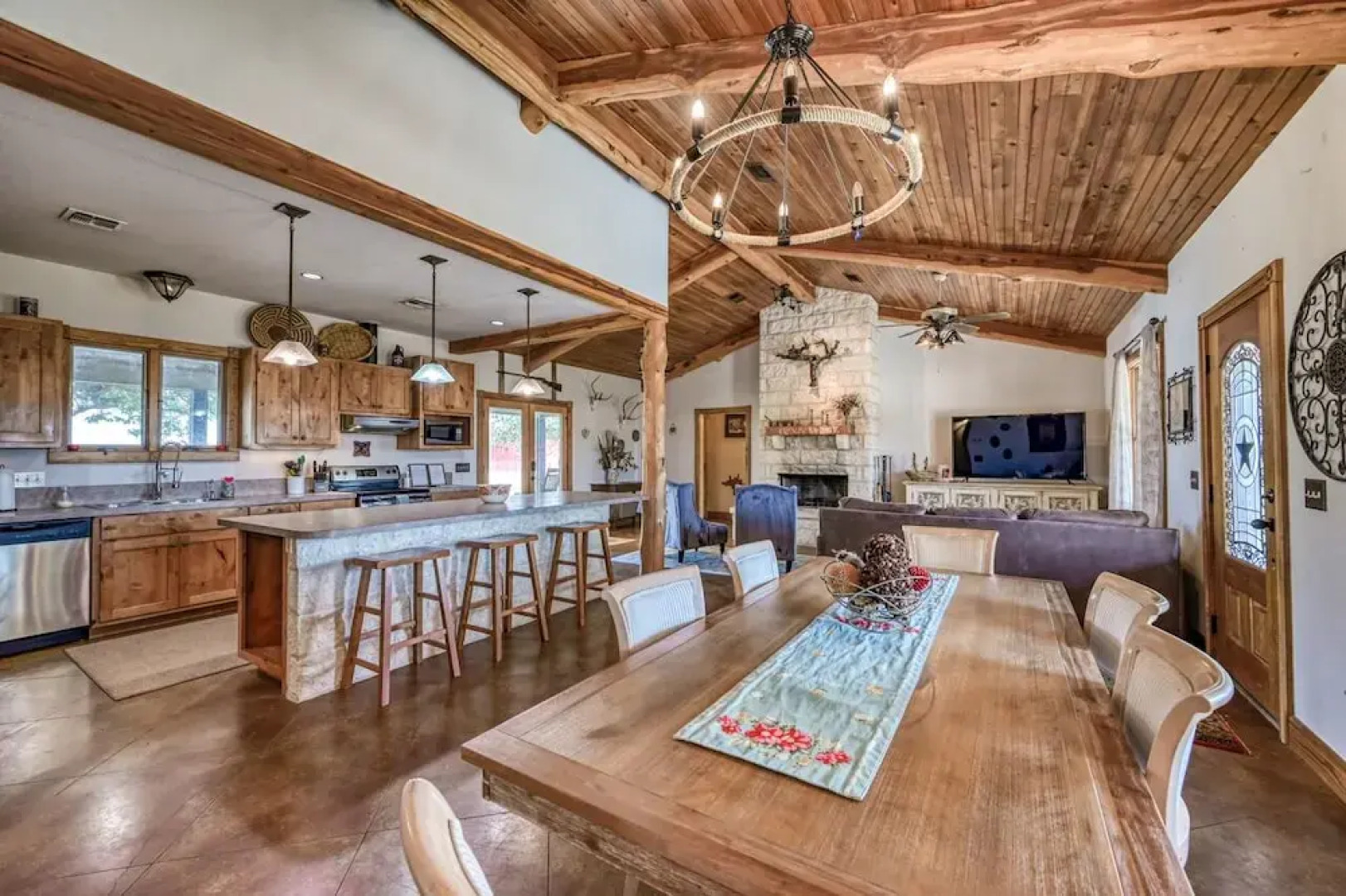 Charming Country Home With Hot Tub & Fire Pit!