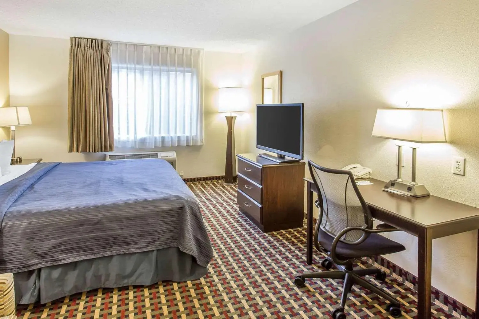 Spark by Hilton Lakewood Denver Southwest