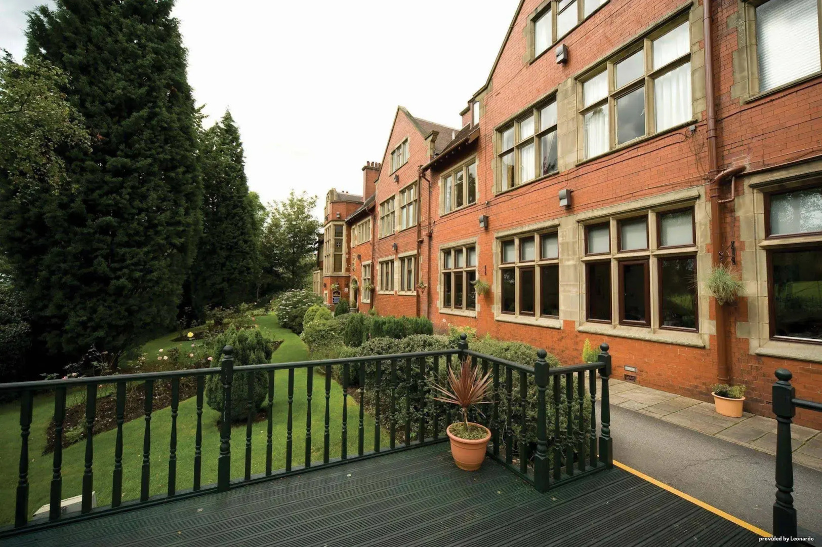 Broadfield Park Hotel