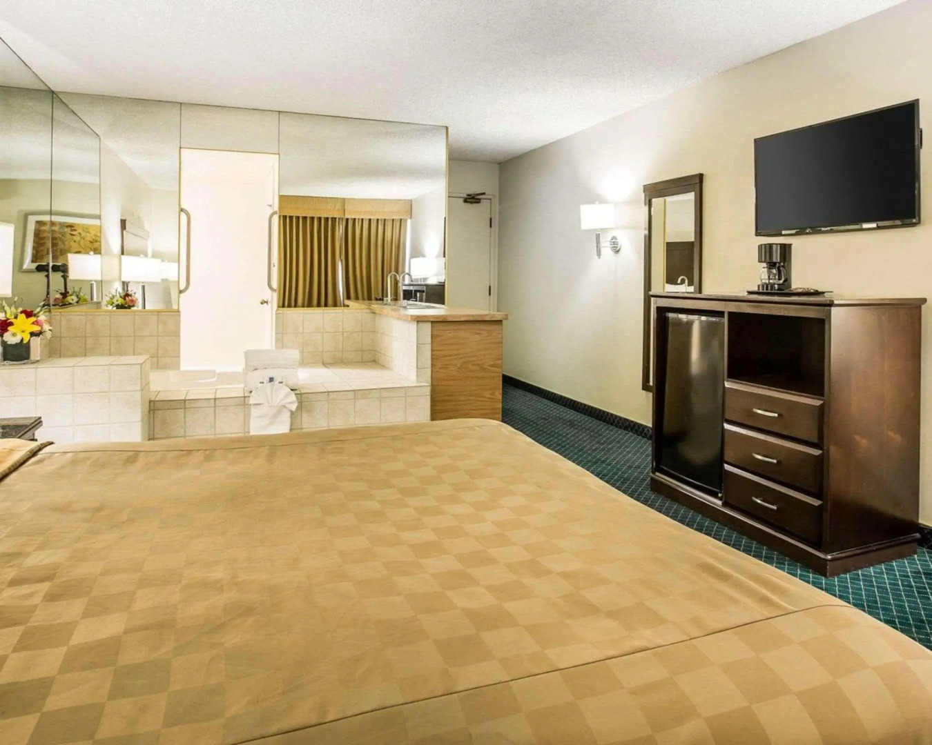 California Inn and Suites Bakersfield
