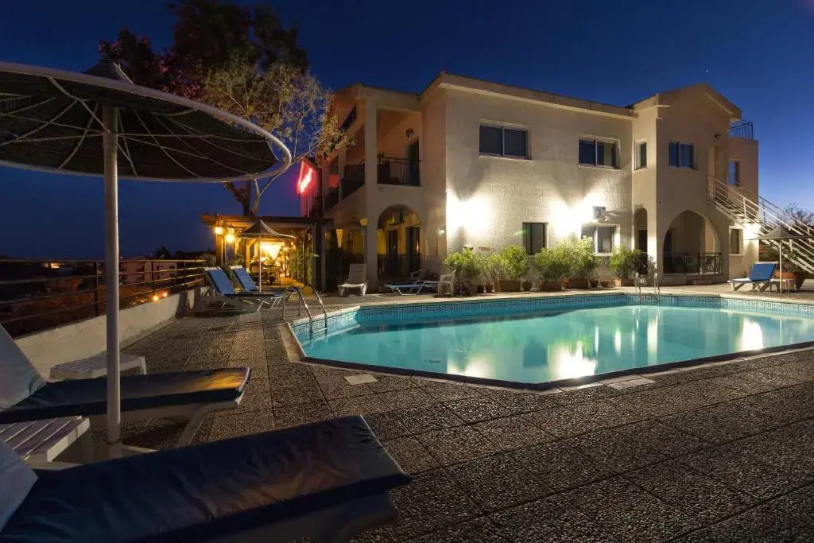 Hill View Restaurant & Apartments