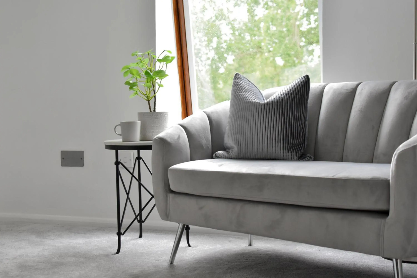 No. 8 - Top Floor Modern Apartment