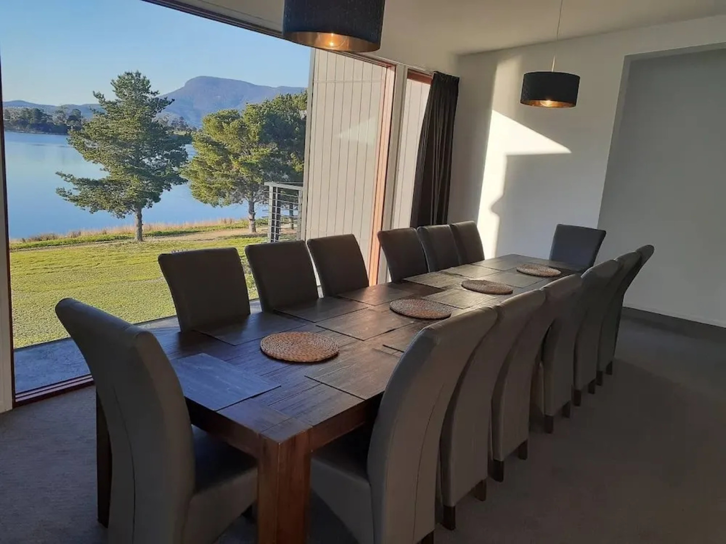 Hobart Waterfront Luxury Retreat