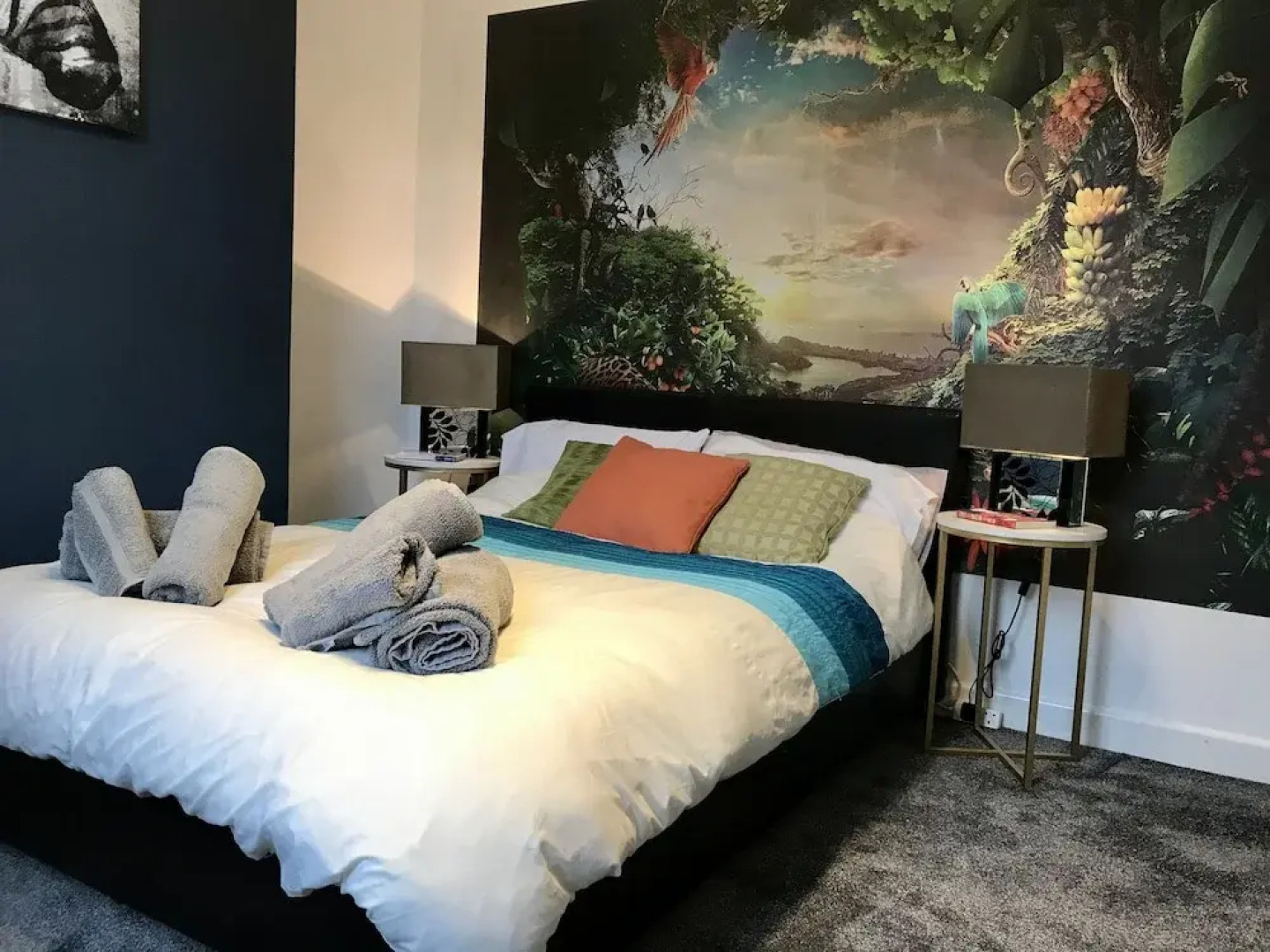 Stylish 3 Bedroom House Only 5 Mins From M6/m58