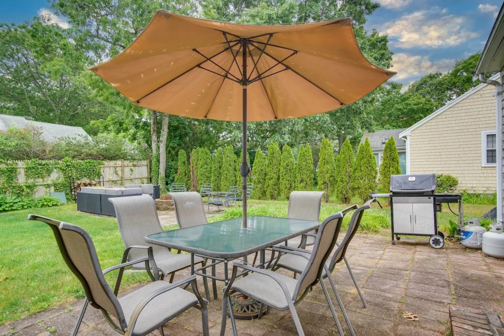 Dennis Retreat: 4 Mi to Mayflower Beach!