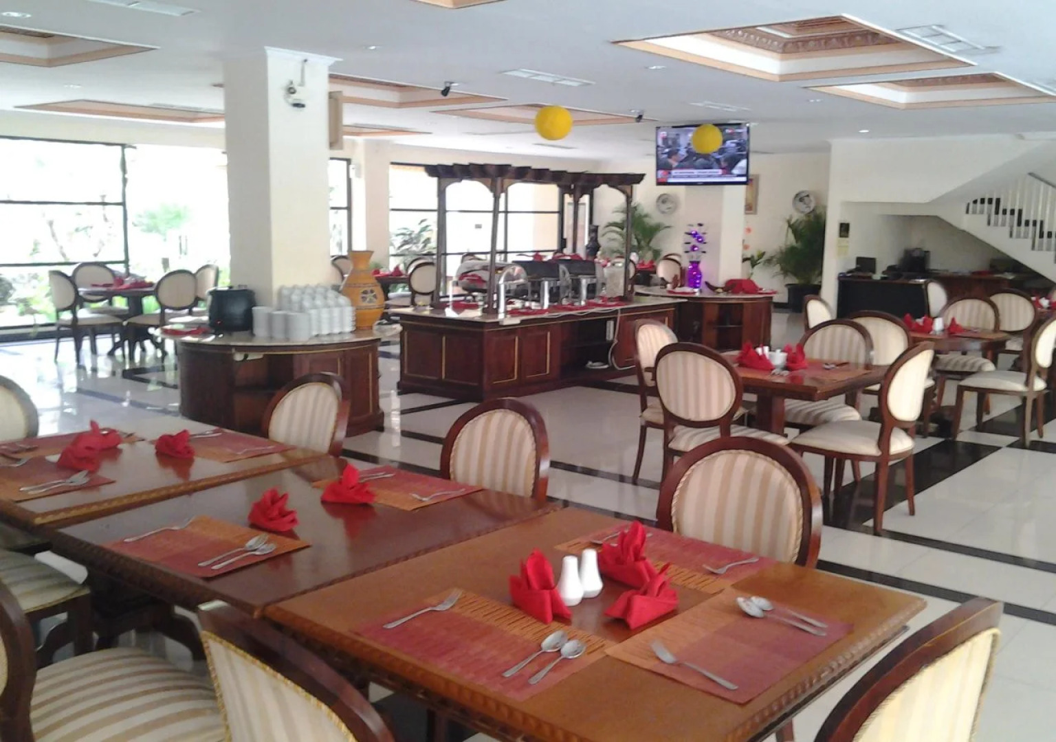 Yusro Hotel Restaurant & Convention