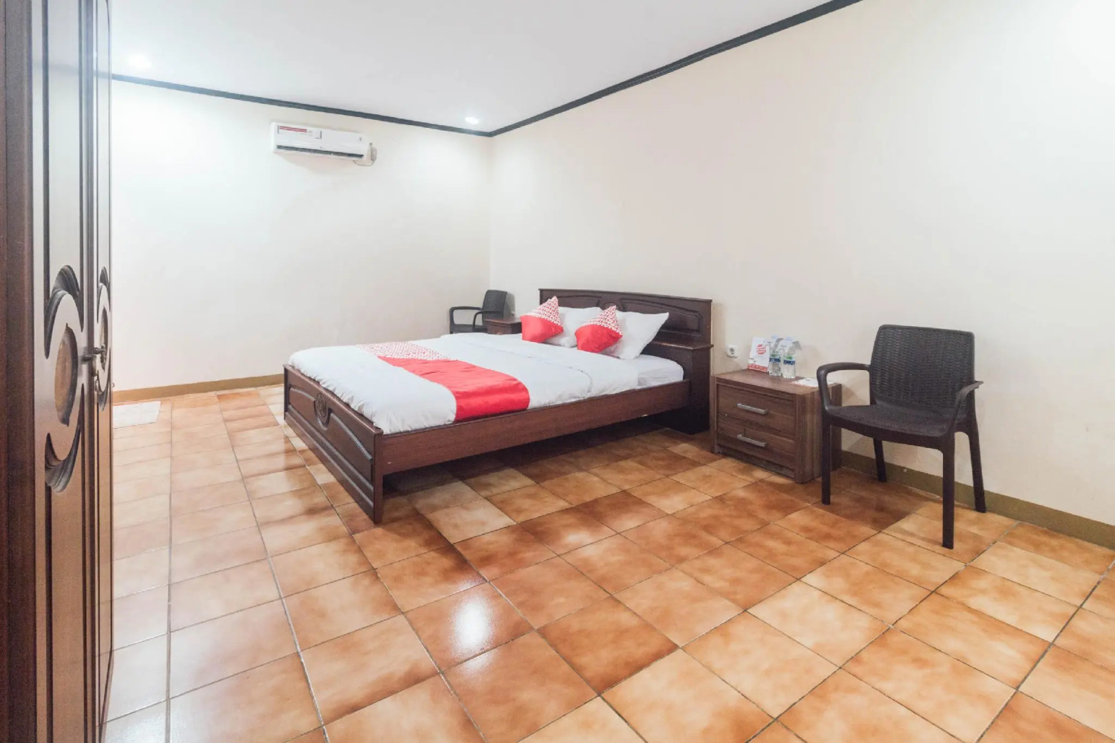 OYO 1688 Collin Beach Hotel