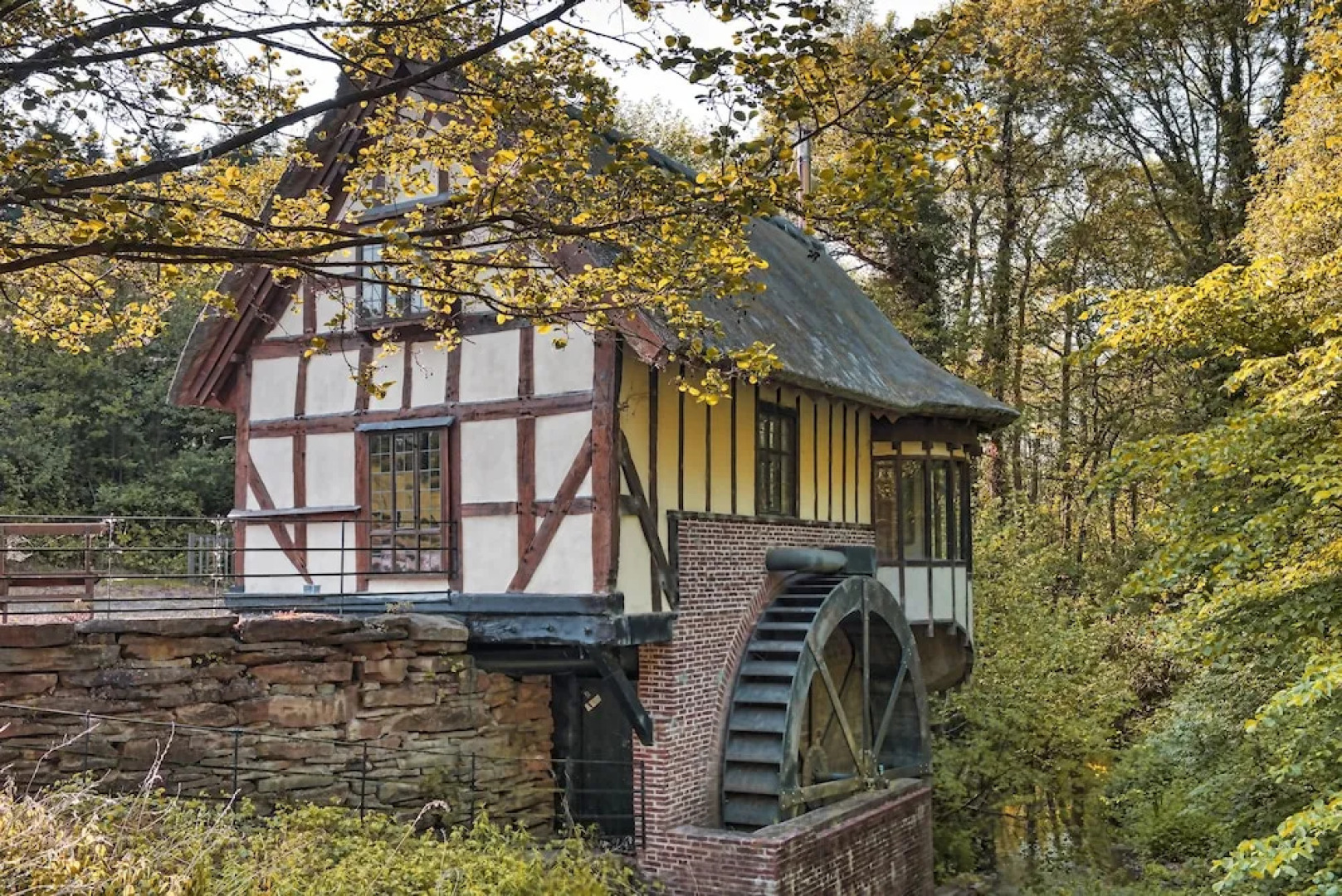 Cadmore Lakeside Hotel