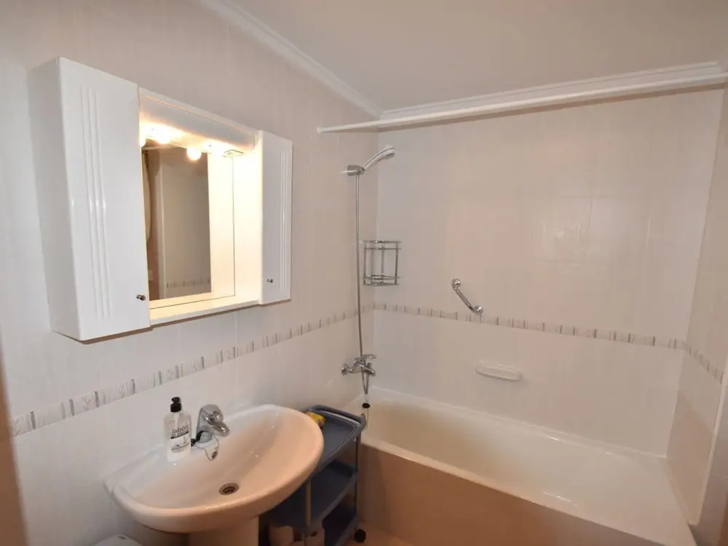 Magnificent Apartment, Beautiful View Towards the Mountains Shared Swimming Pool