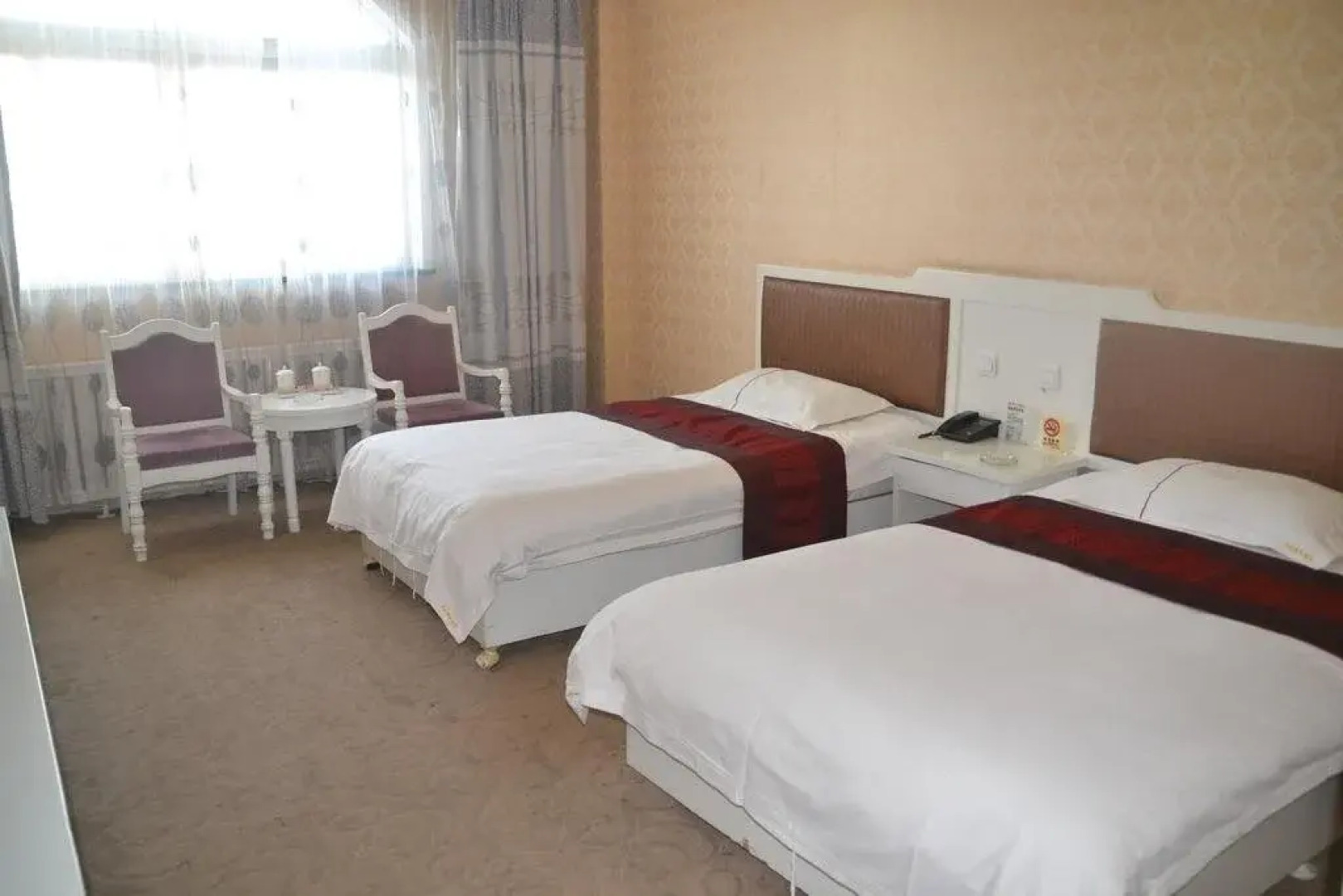 Yining Huarui Business Hotel