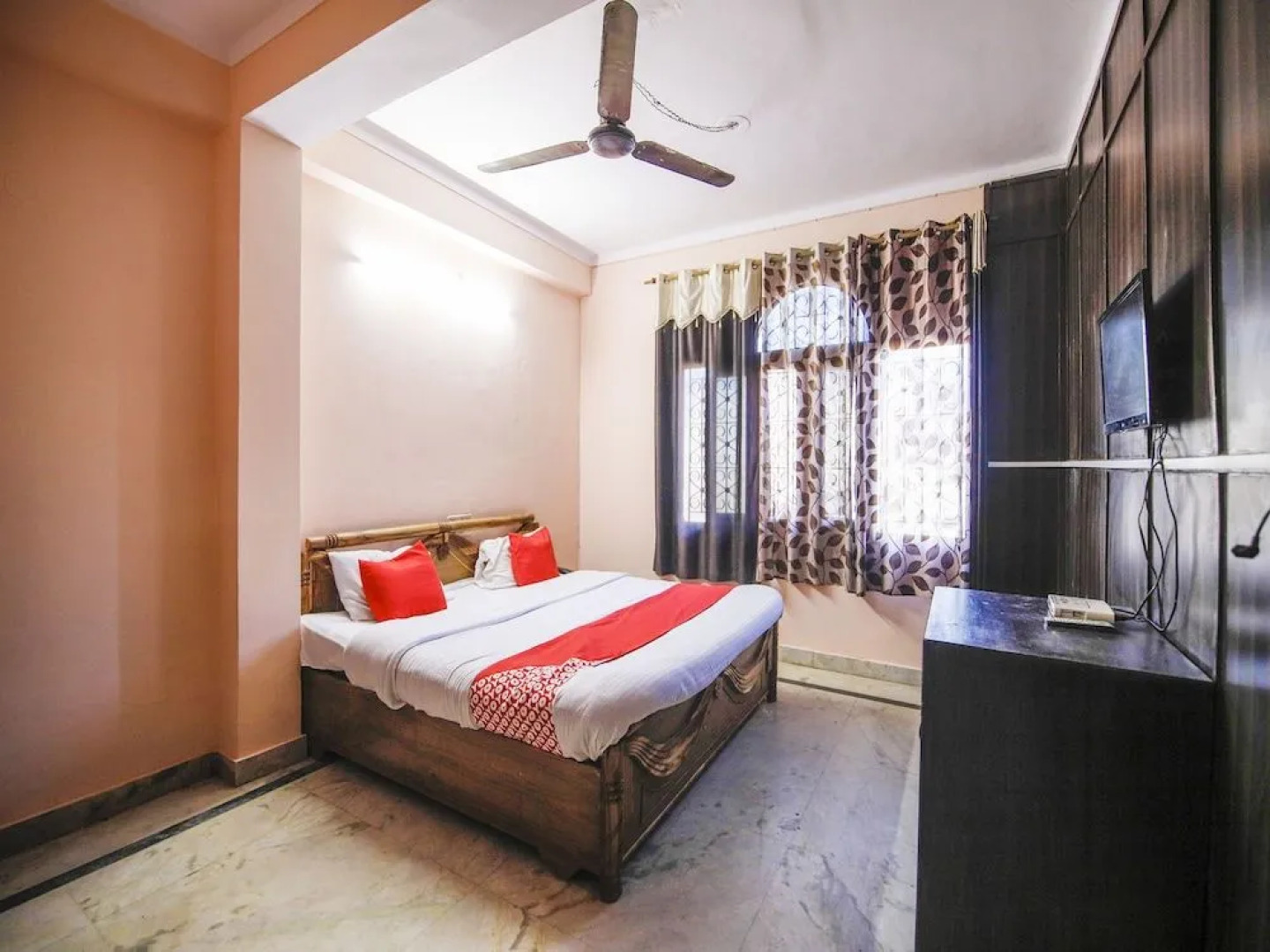 OYO 24753 Hotel Preet