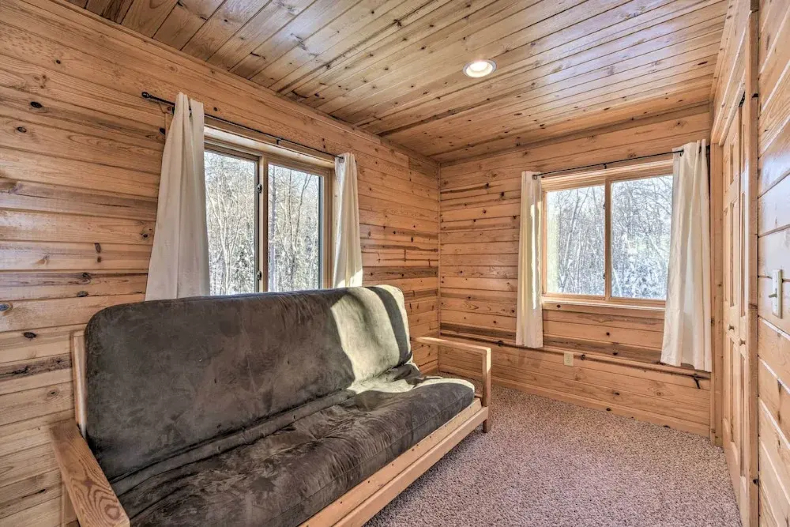 Paddle Ready: Hayward Lake View Retreat w/ BBQ