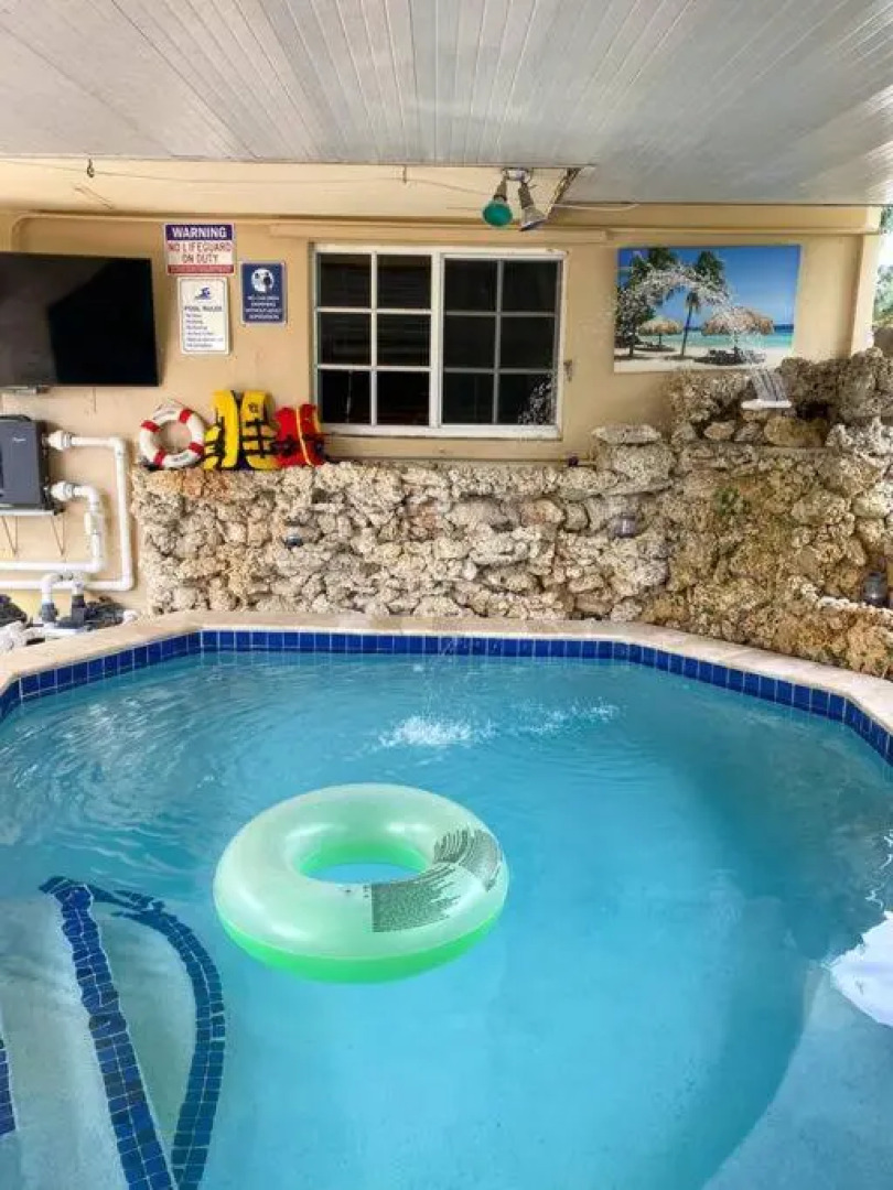 Your Cozy Spacious home with Heated Pool