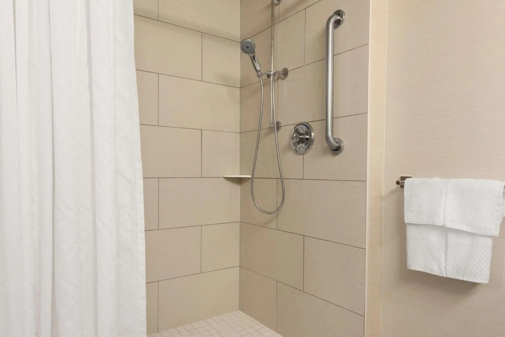 DoubleTree by Hilton Milwaukee - Brookfield