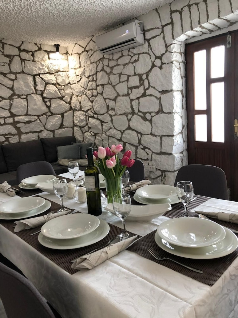 Villa Dragi, Villa With Pool and big Terrace, sea View, Peacfully and Quite