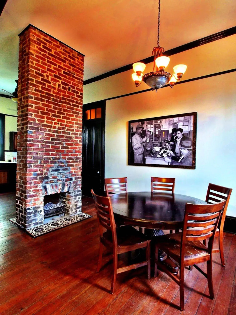 Royal Street Inn and R Bar