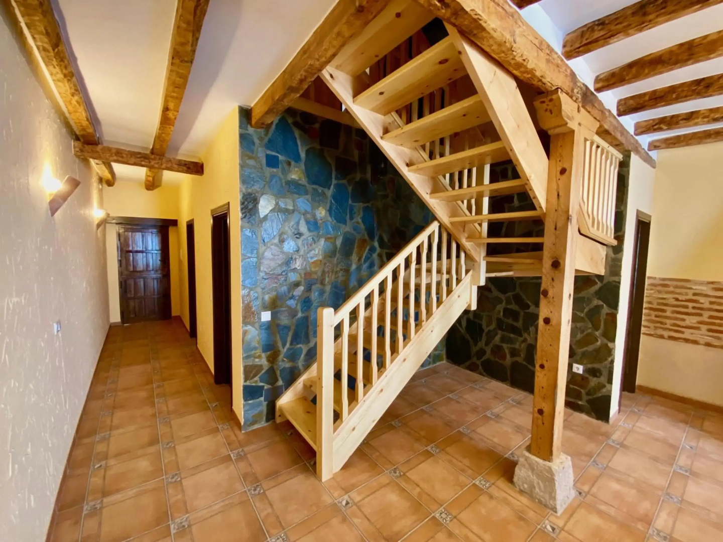 La Parada de Jimena-Casa rústica rodeada de bodegas en Rueda