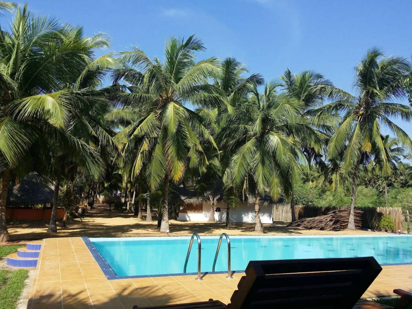 Roshanne Beach Resort