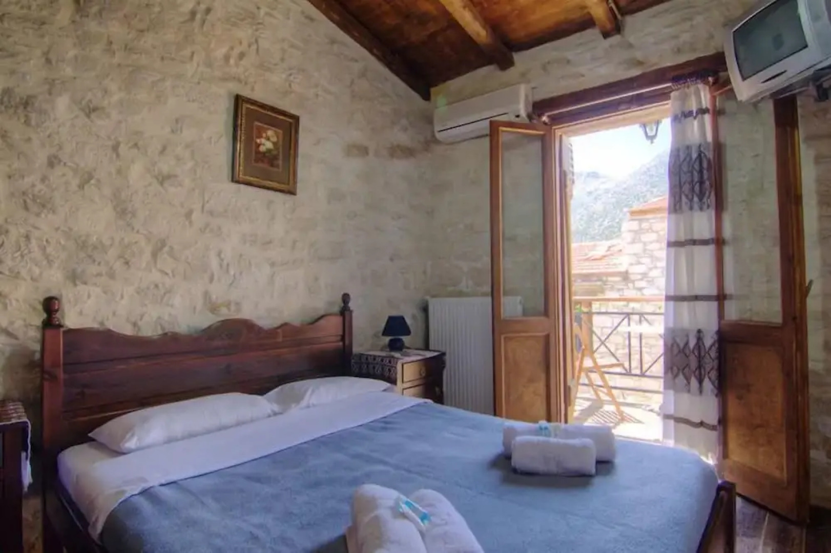 Stone Village Petrino Horio