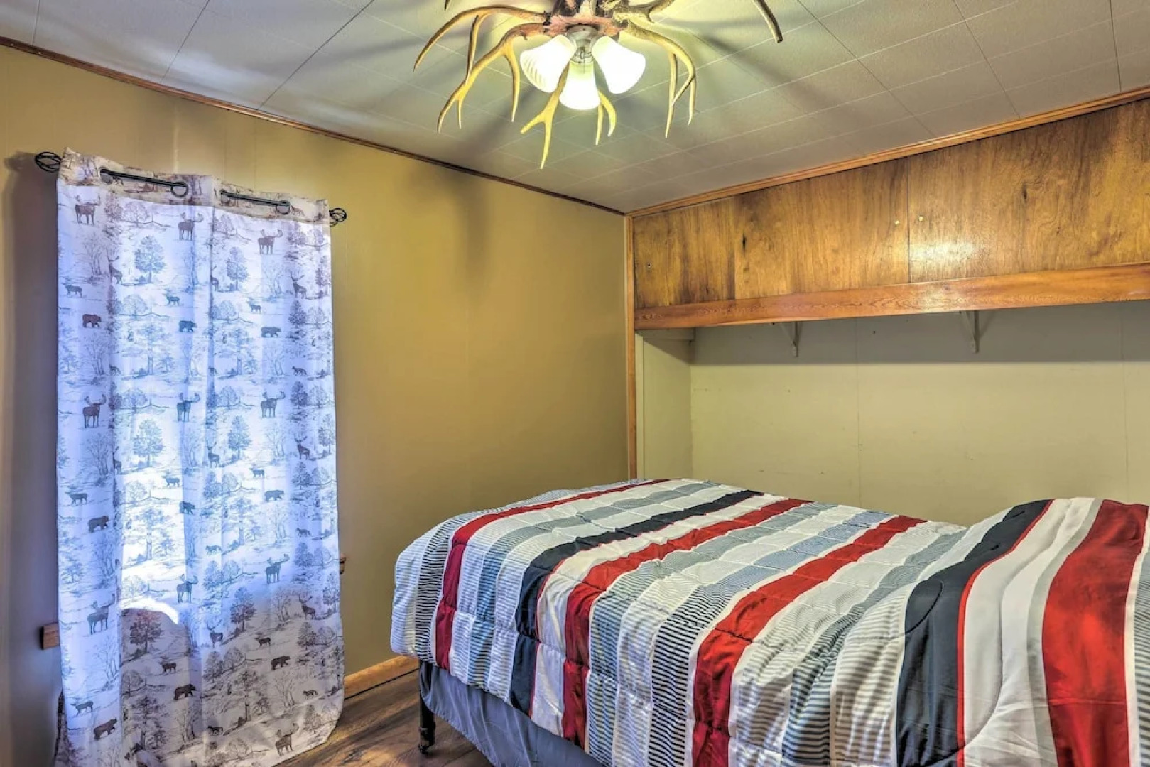 Classic Mountain Home, Half Mi to Main Street