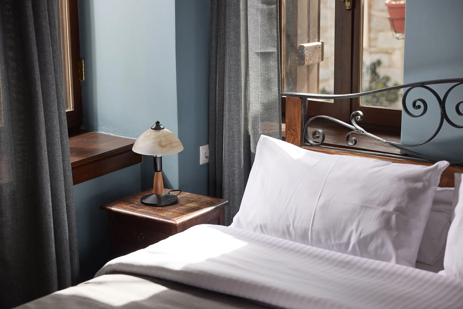 Stone Suites by White Hills