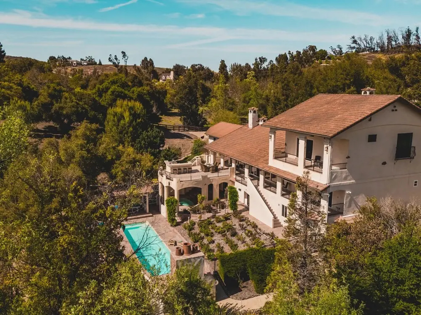 De Luz by AvantStay | Sleeps 24 | 5 Acre Estate w/ Lake & Orange Groves