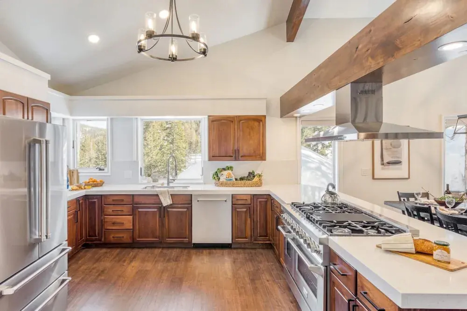 Explorer by Avantstay Close to Slopes Game Room Guest Suite