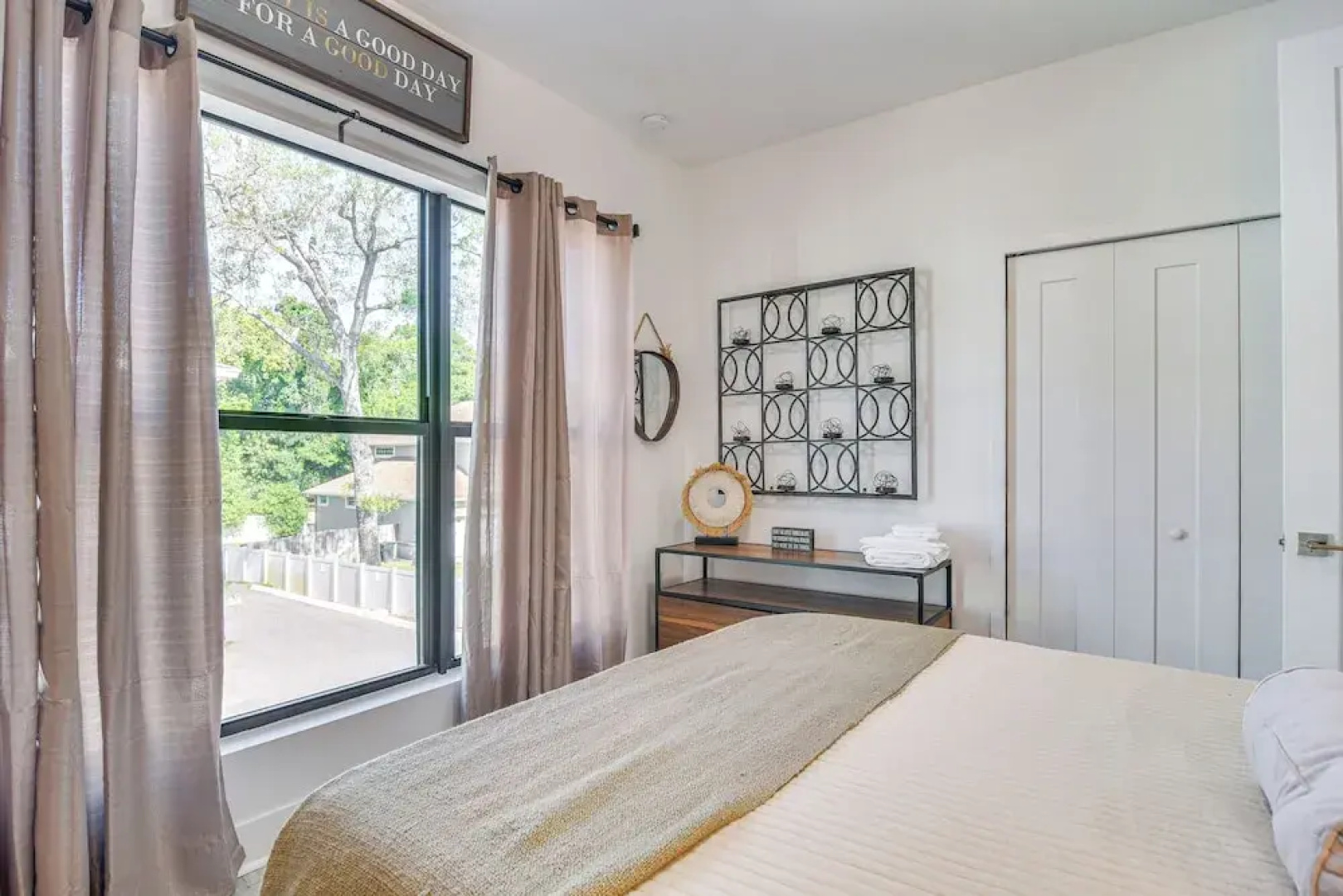 Modern Tampa Townhome Near Midtown WFH Friendly