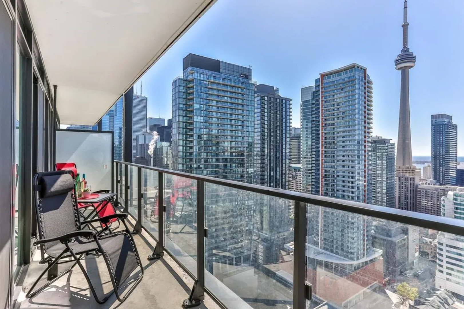 Noel Suites- Peter and Richmond St West