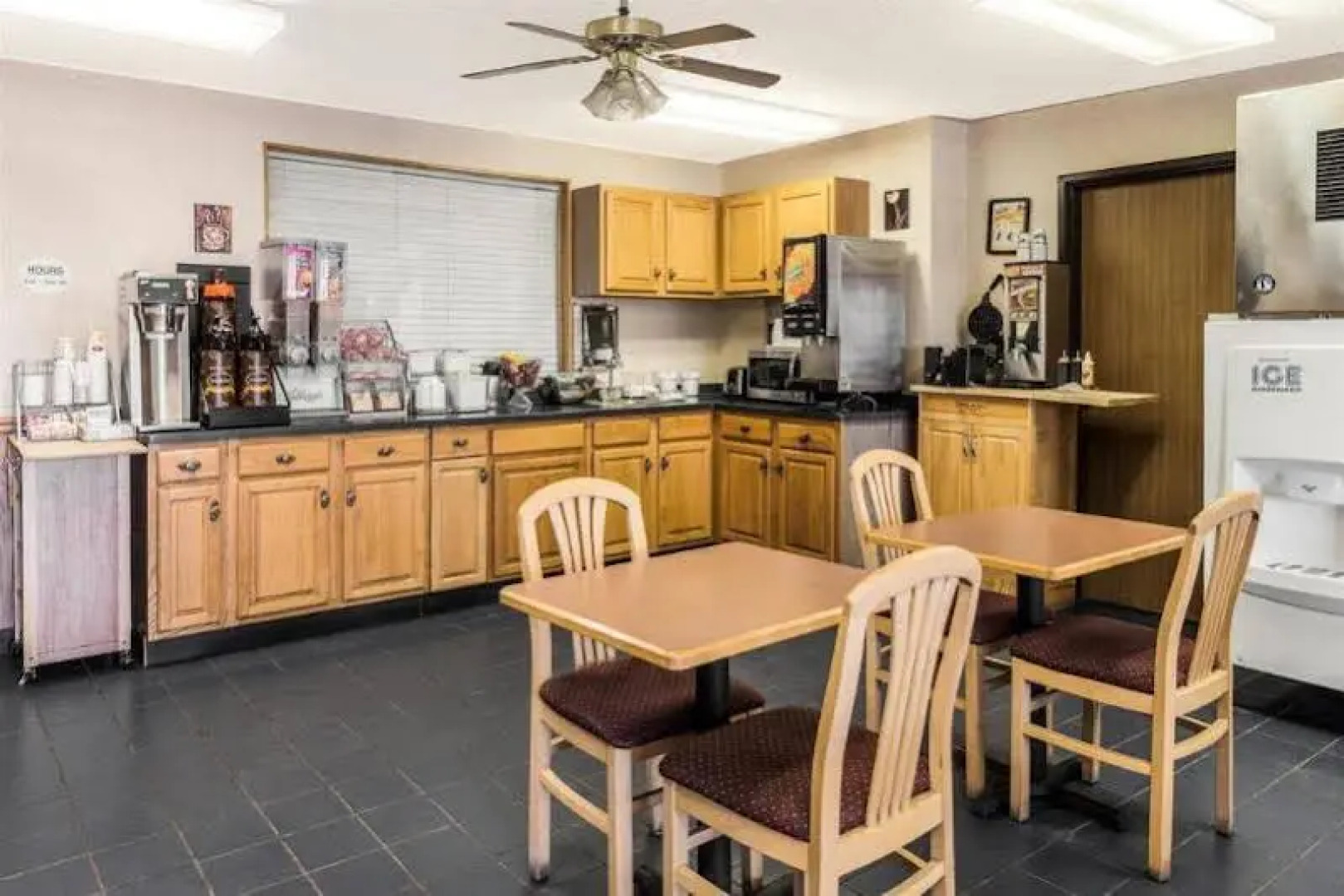 Super 8 Motel - Potosi