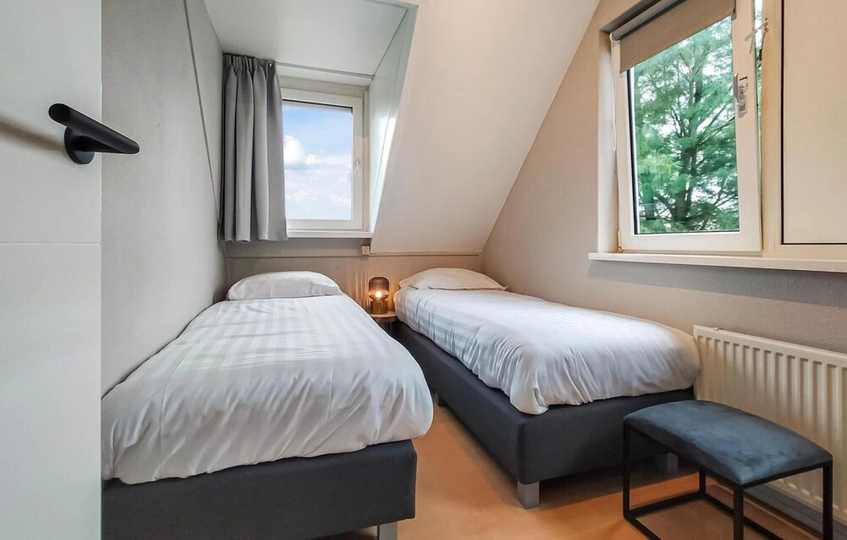 Stunning Home in Vlagtwedde With Wifi, 4 Bedrooms and Indoor Swimming Pool