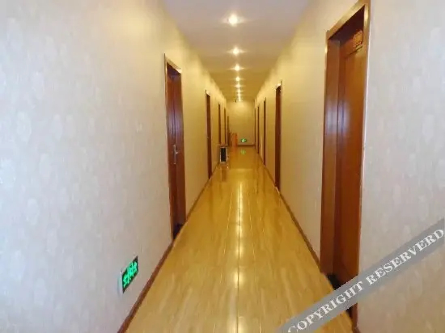 Yichang Spring Business Hotel