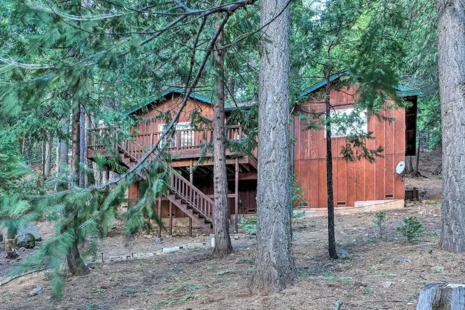 4 Mi to Big Tree State Park: Serene Cabin w/ Deck