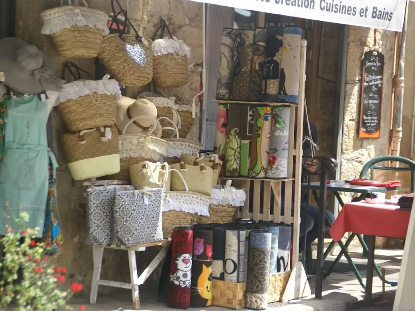 Luxury Apartment for six People in Residence in the Heart of Provence