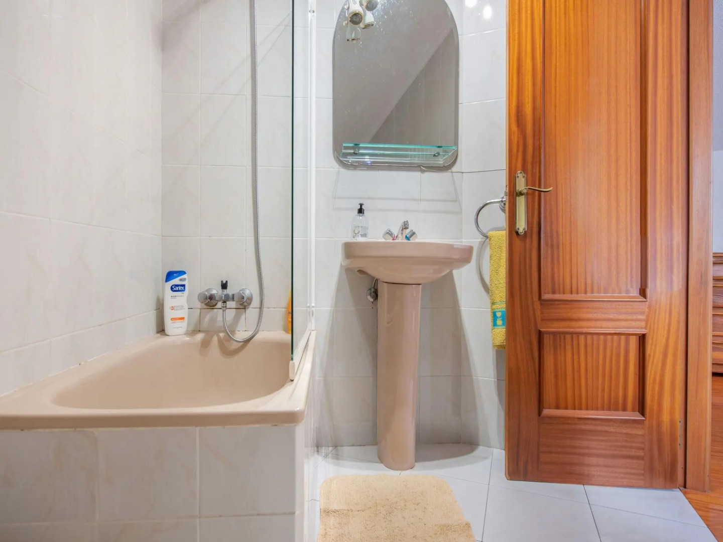 Lovely Holiday Home in Loredo a Stonethrow From the Beach & Communal Pool