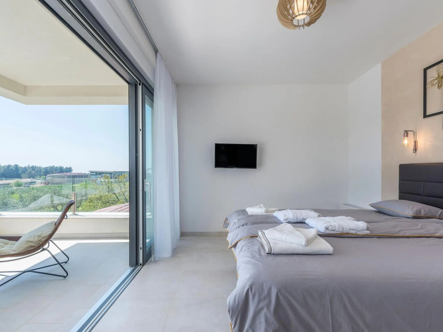 Modern holiday home in Novigrad with swimming pool