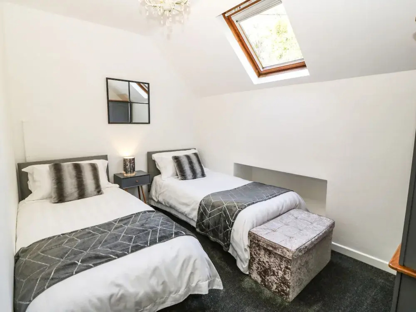 Yr Hen Ysgol, The Old School