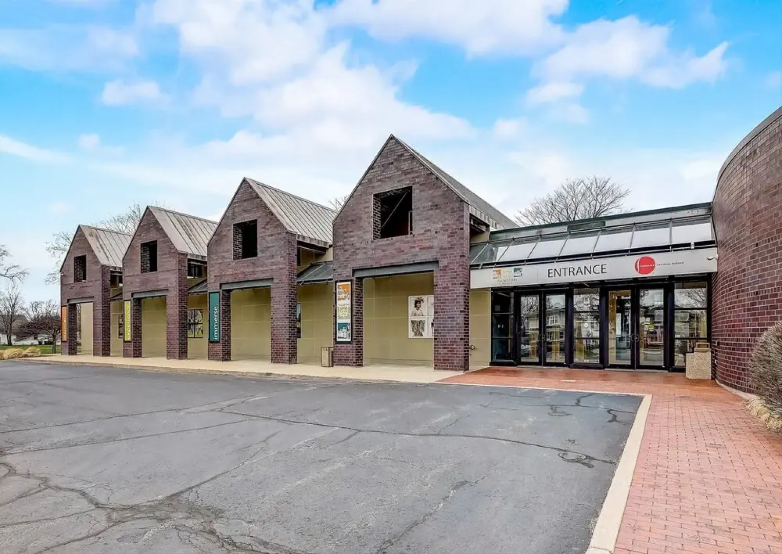FRONTDESK University Edge Notre Dame Apts South Bend