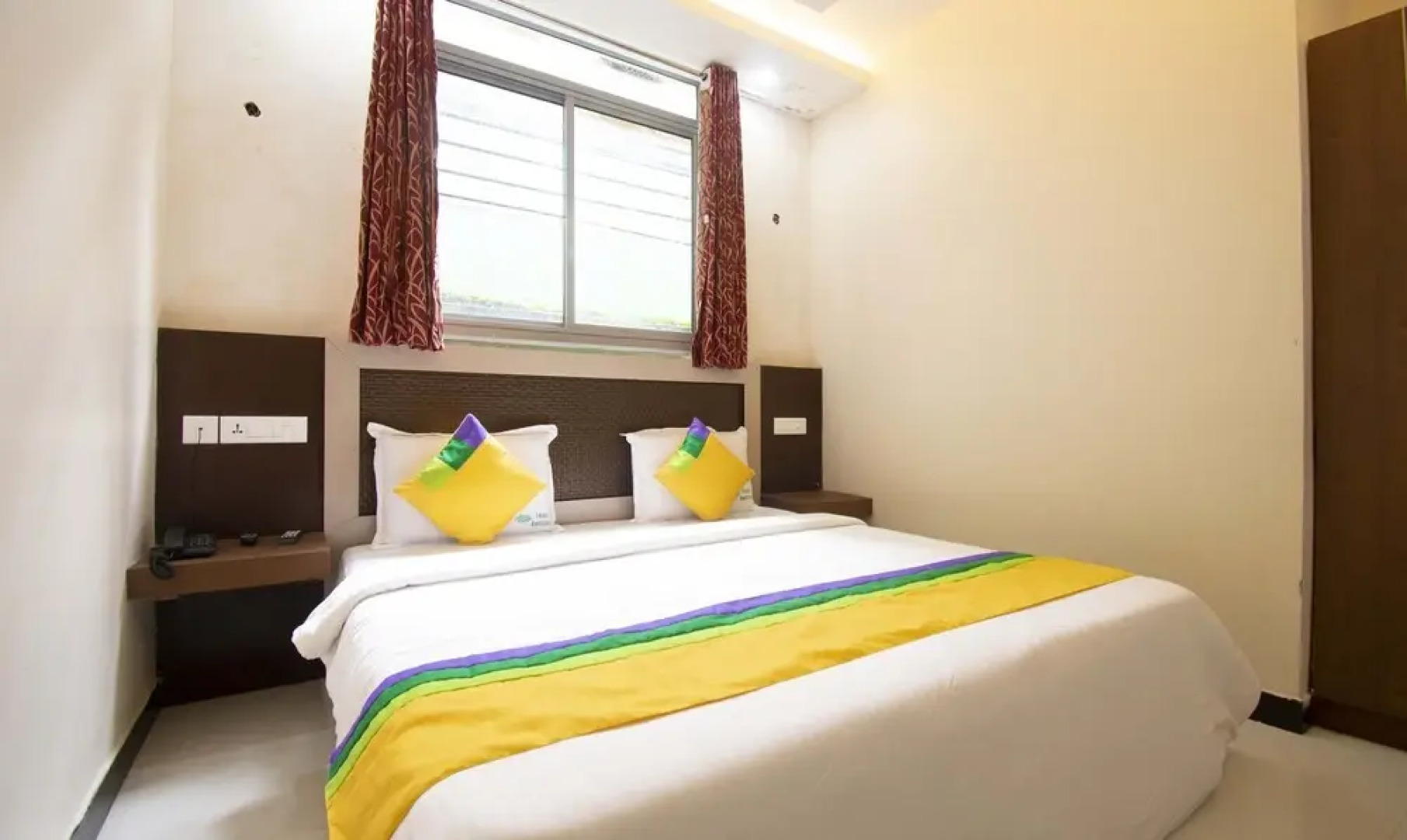 Treebo Trip Lumino Rainbow