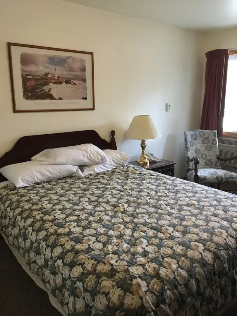 Scully's Manistee Outpost Motel