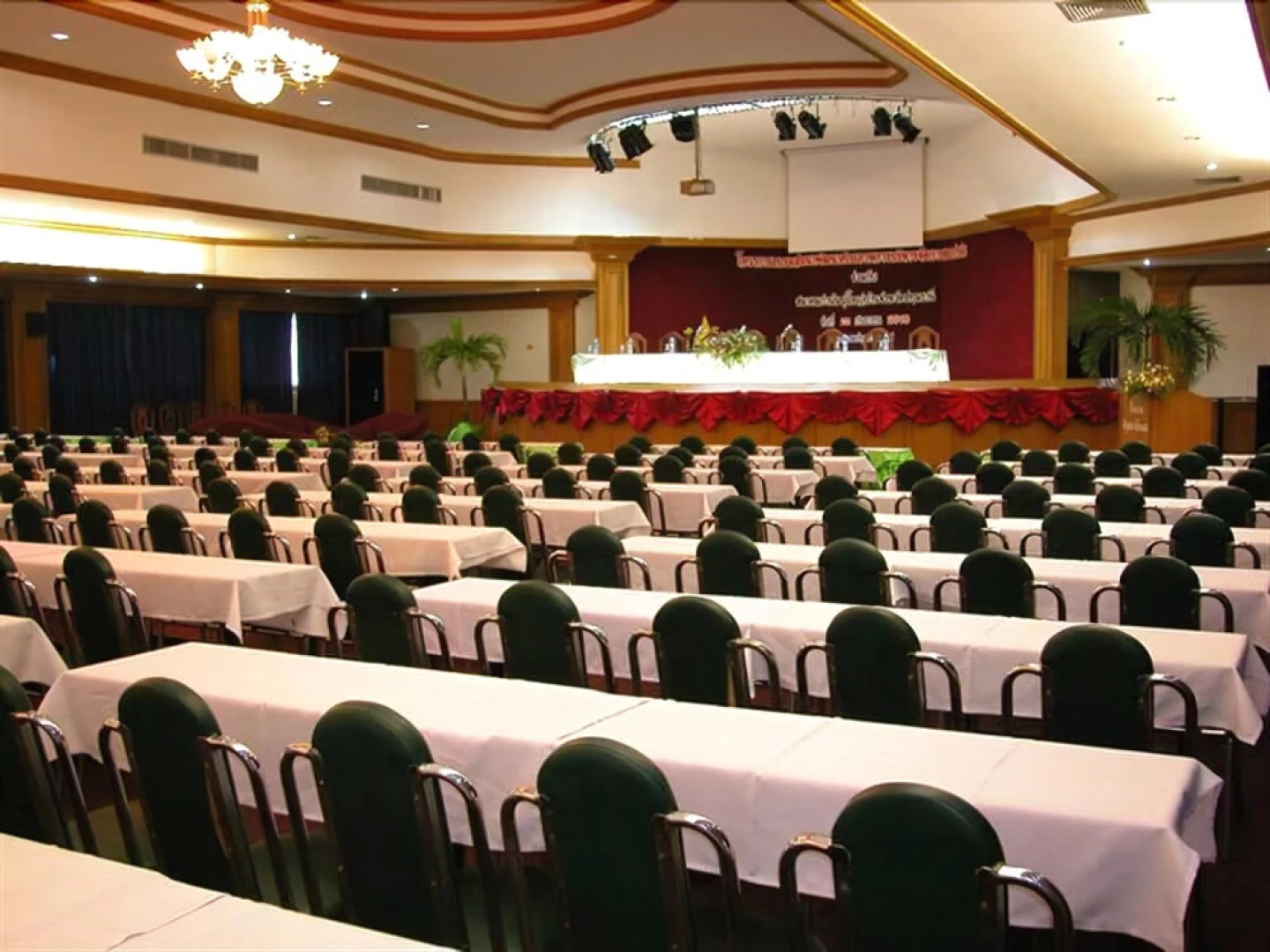 PathumThani Place Hotel