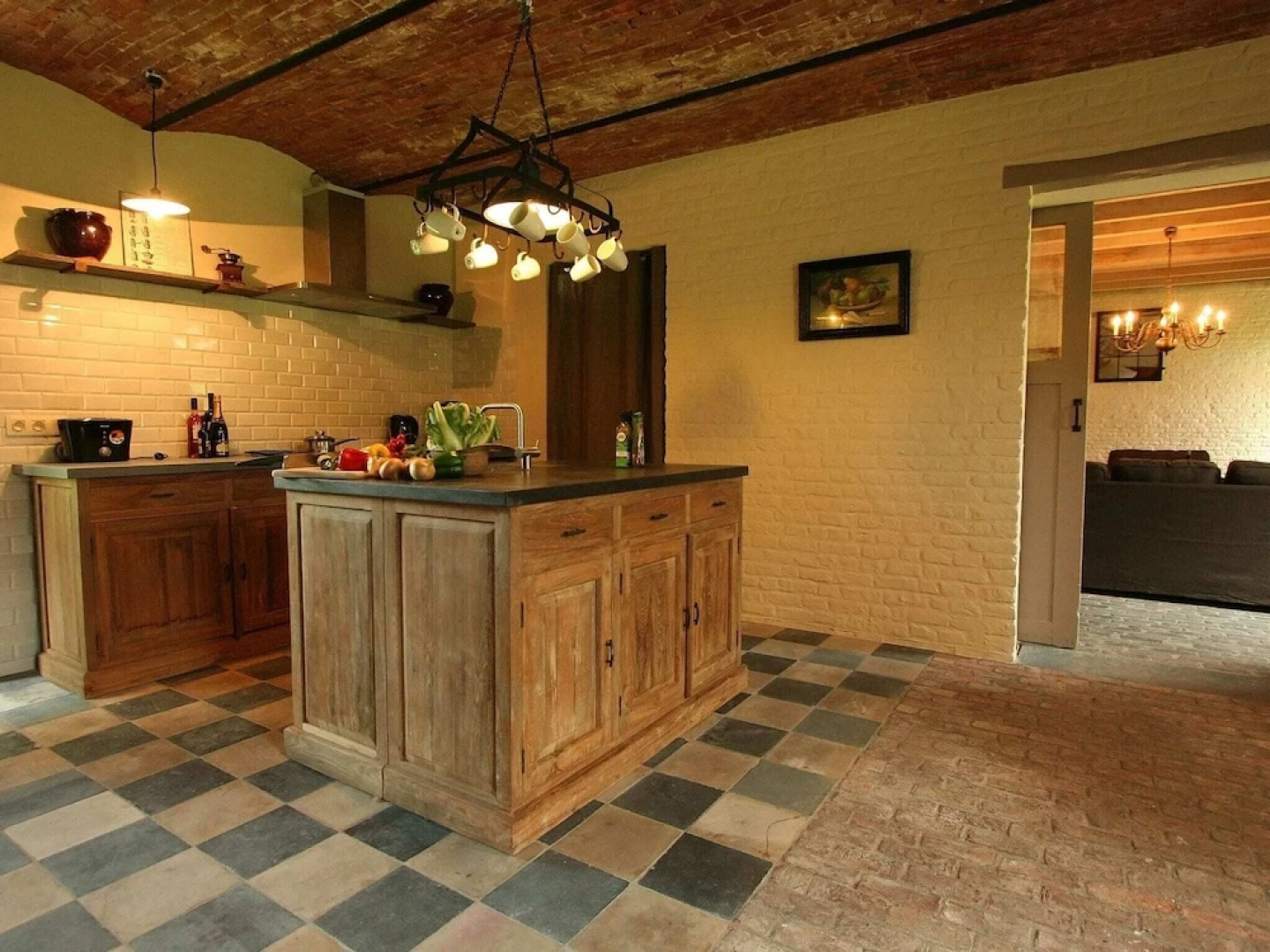 beautifull renovated farmhouse with traditional elements and a big garden