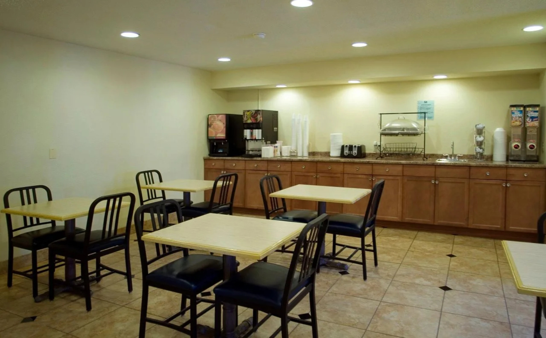 Red Carpet Inn - Newark Airport