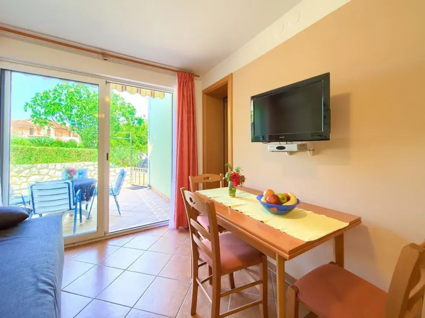 Nice Apartment With Private Terrace Near the Sea