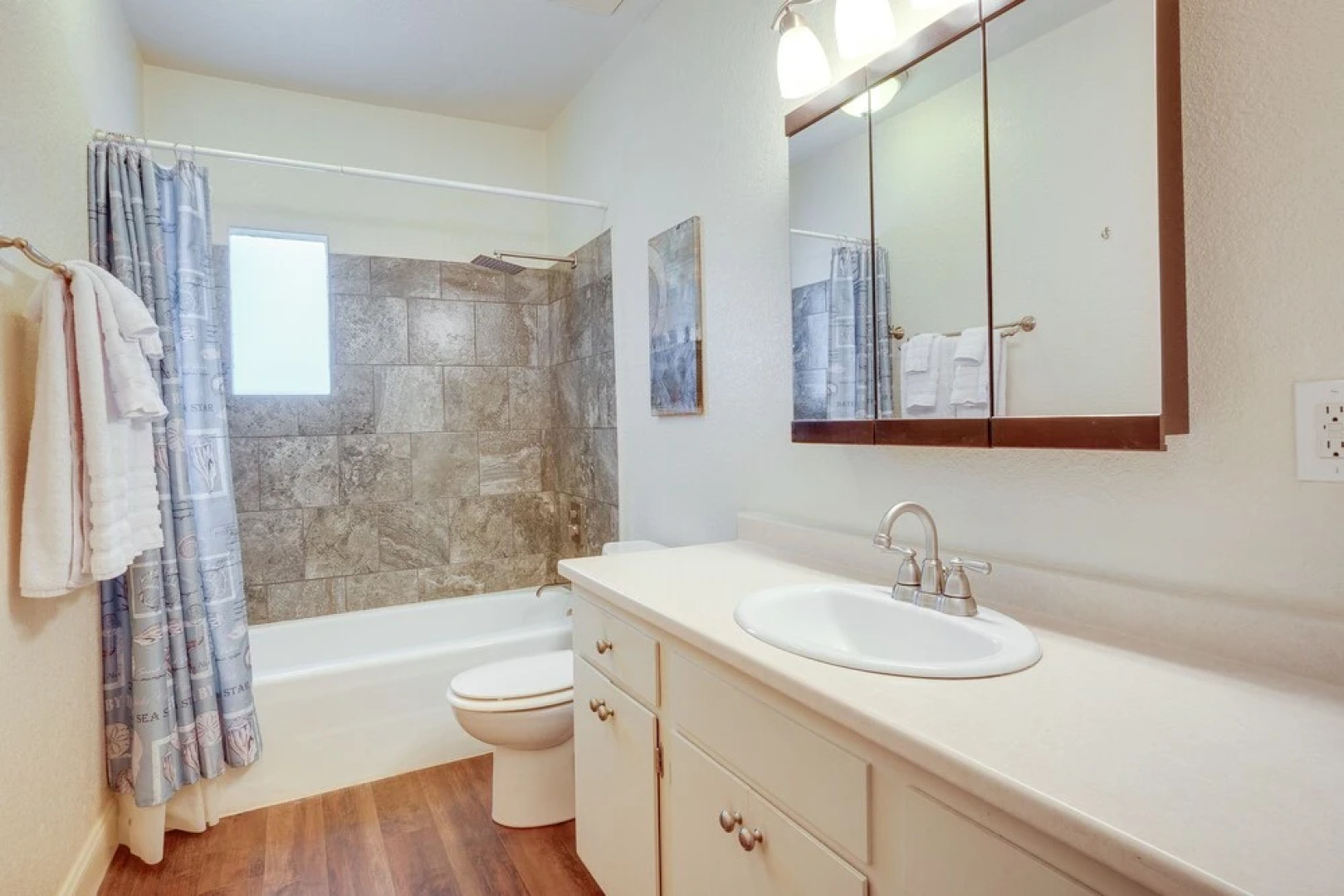 Waterfront Coos Bay Retreat w/ Kayaks!