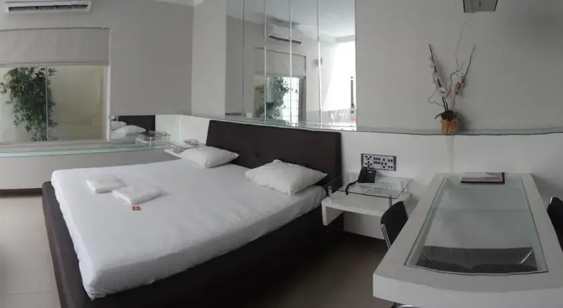 Motel Alibi (Adult Only)