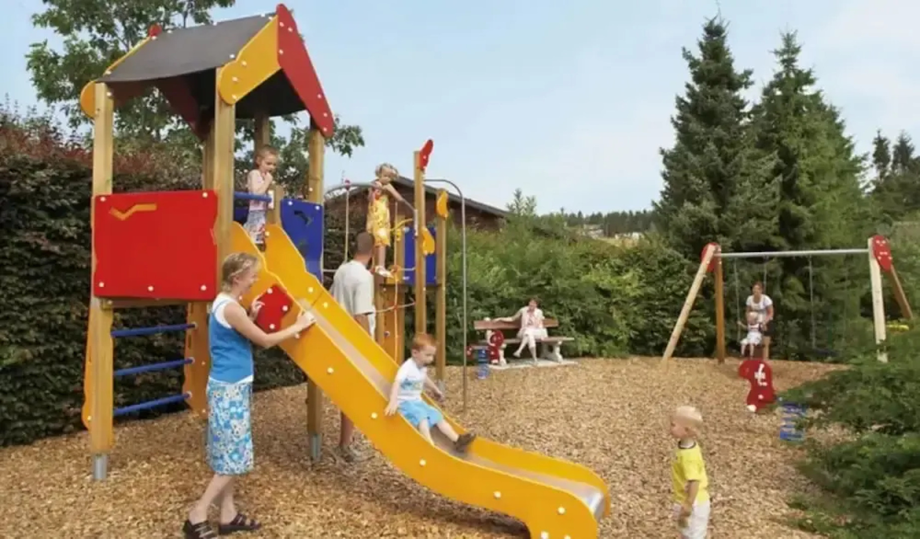 House in Noiseux With Bubble Bath & Garden