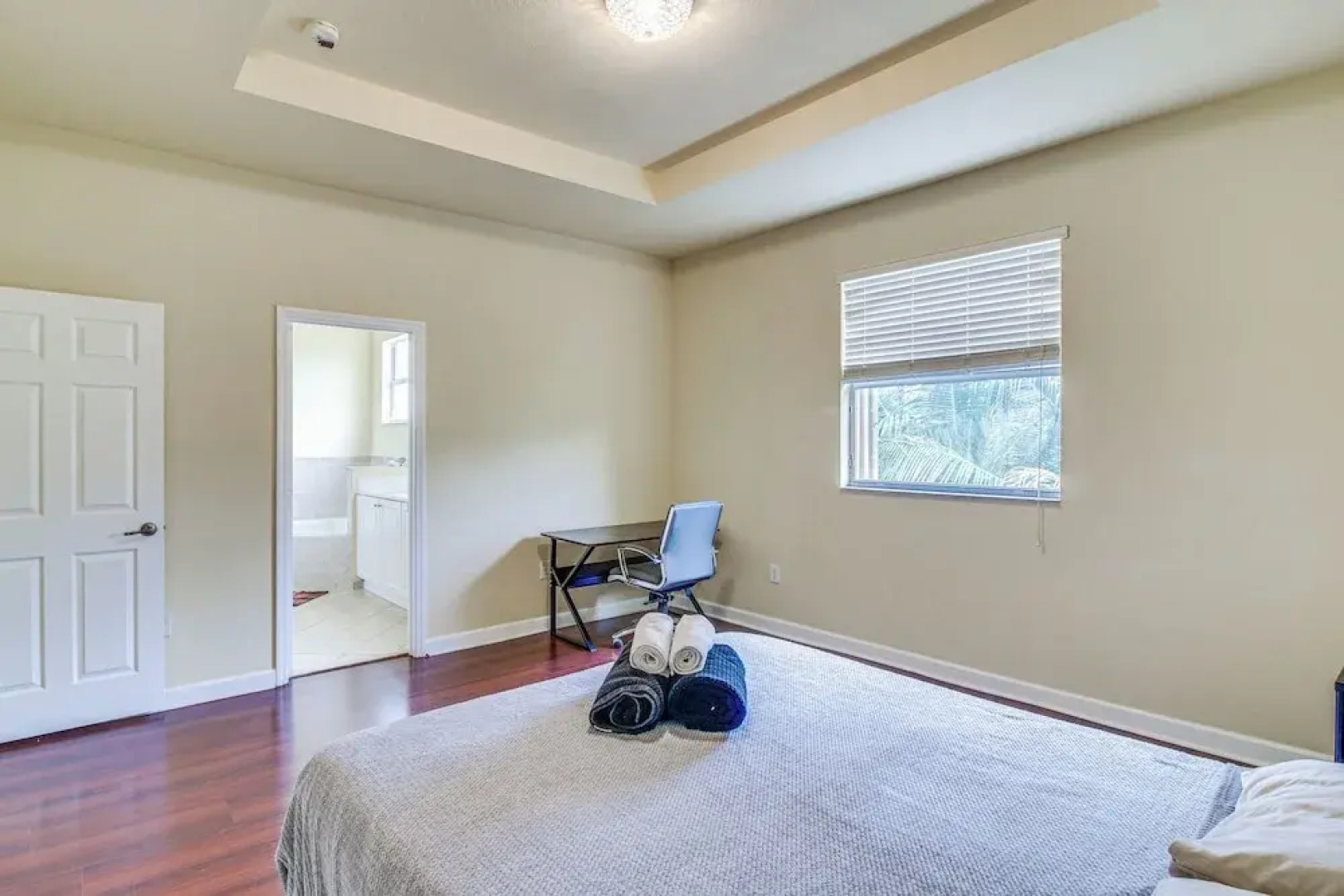 Yard w/ Lake View: Remote Working Hub in Homestead