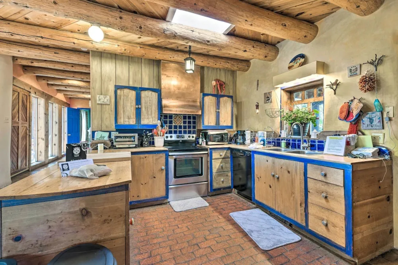 El Prado Home w/ Hot Tub, Panoramic Mtn Views